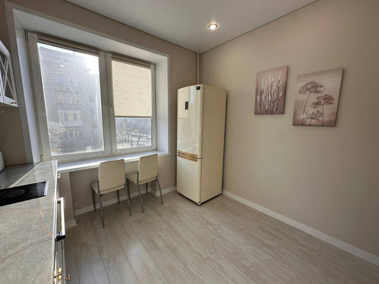 Продам двухкомнатную (2-комн.) квартиру, Ленина ул, 122, Красноярск г