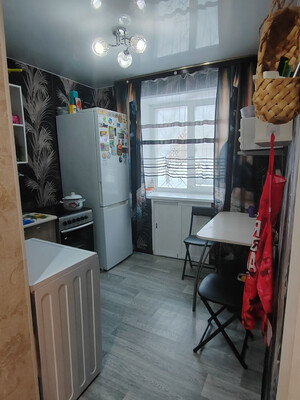 Продам трехкомнатную (3-комн.) квартиру, Коминтерна ул, 55, Нижний Тагил г