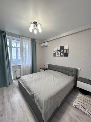 Продам двухкомнатную (2-комн.) квартиру, Батурина ул, 185, Симферополь г