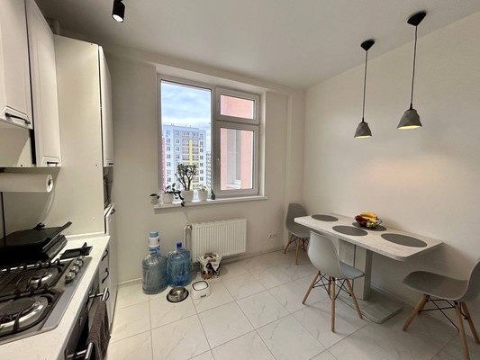 Продам двухкомнатную (2-комн.) квартиру, Батурина ул, 185, Симферополь г