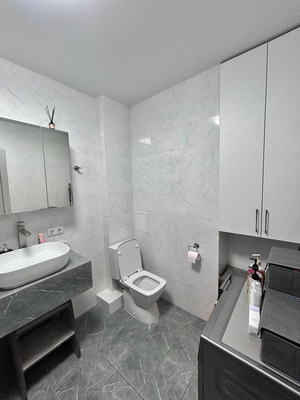 Продам двухкомнатную (2-комн.) квартиру, Батурина ул, 185, Симферополь г