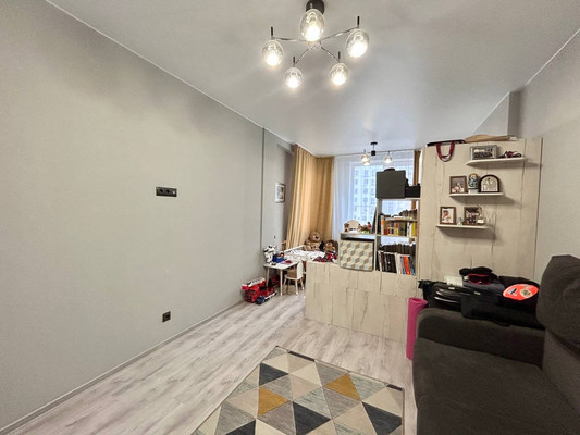 Продам двухкомнатную (2-комн.) квартиру, Батурина ул, 185, Симферополь г