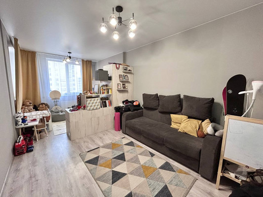 Продам двухкомнатную (2-комн.) квартиру, Батурина ул, 185, Симферополь г