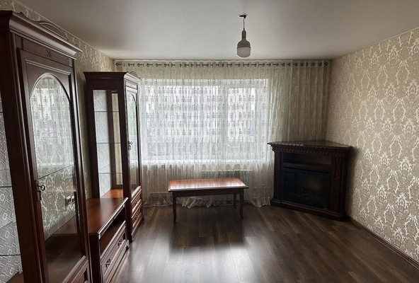 Продам трехкомнатную (3-комн.) квартиру, Тобольская ул, 37, Калининград г