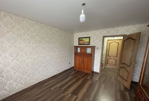 Продам трехкомнатную (3-комн.) квартиру, Тобольская ул, 37, Калининград г