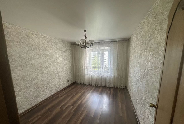 Продам трехкомнатную (3-комн.) квартиру, Тобольская ул, 37, Калининград г