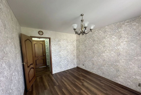 Продам трехкомнатную (3-комн.) квартиру, Тобольская ул, 37, Калининград г