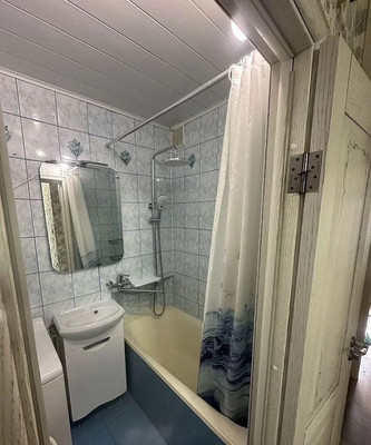 Продам трехкомнатную (3-комн.) квартиру, Тобольская ул, 37, Калининград г