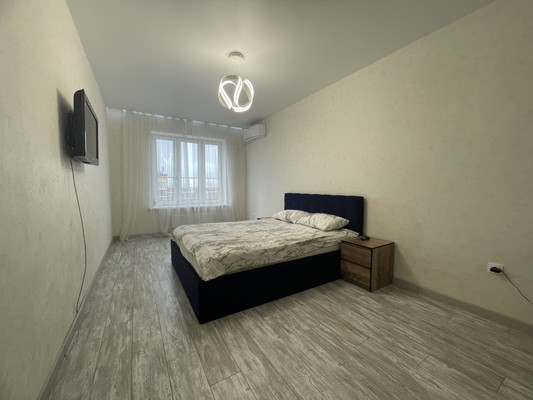 Сдам однокомнатную (1-комн.) квартиру, Конгрессная ул, 33к1, Краснодар г