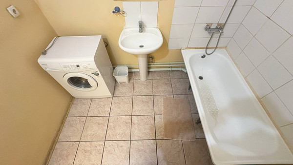 Продам трехкомнатную (3-комн.) квартиру, Черкасская ул, 85, Краснодар г