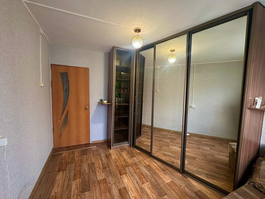 Продам двухкомнатную (2-комн.) квартиру, Ветеранов ул, 8, Дунай п