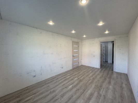 Продам трехкомнатную (3-комн.) квартиру, Ветеранов ул, 7, Дунай п