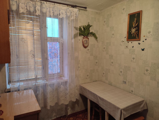 Продам однокомнатную (1-комн.) квартиру, Батурина ул, 44/50, Симферополь г