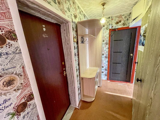 Продам трехкомнатную (3-комн.) квартиру, Гагарина ул, 11, Эльбан рп