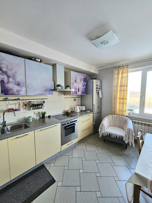 Продам трехкомнатную (3-комн.) квартиру, Глухарская ул, 5к1, Санкт-Петербург г