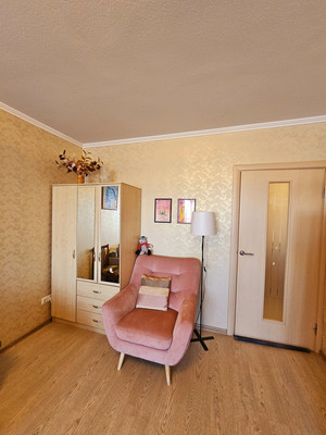 Продам трехкомнатную (3-комн.) квартиру, Глухарская ул, 5к1, Санкт-Петербург г