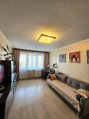 Продам трехкомнатную (3-комн.) квартиру, Глухарская ул, 5к1, Санкт-Петербург г