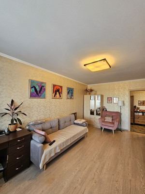 Продам трехкомнатную (3-комн.) квартиру, Глухарская ул, 5к1, Санкт-Петербург г