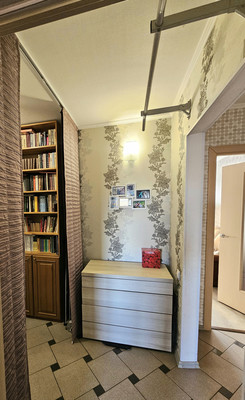 Продам трехкомнатную (3-комн.) квартиру, Глухарская ул, 5к1, Санкт-Петербург г