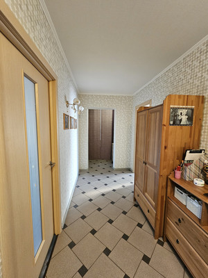 Продам трехкомнатную (3-комн.) квартиру, Глухарская ул, 5к1, Санкт-Петербург г