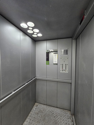 Продам трехкомнатную (3-комн.) квартиру, Глухарская ул, 5к1, Санкт-Петербург г