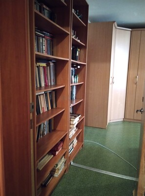 Продам трехкомнатную (3-комн.) квартиру, Паустовского ул, 3, Москва г