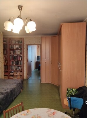 Продам трехкомнатную (3-комн.) квартиру, Паустовского ул, 3, Москва г