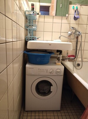 Продам трехкомнатную (3-комн.) квартиру, Паустовского ул, 3, Москва г