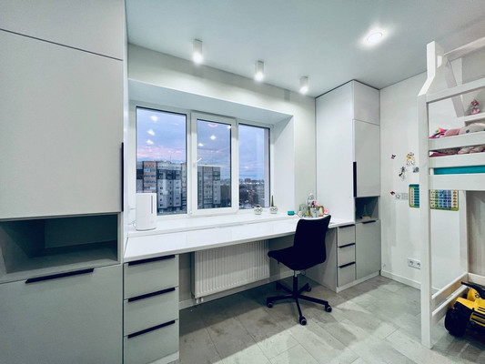 Продам трехкомнатную (3-комн.) квартиру, Интернациональная ул, 215, Сыктывкар г