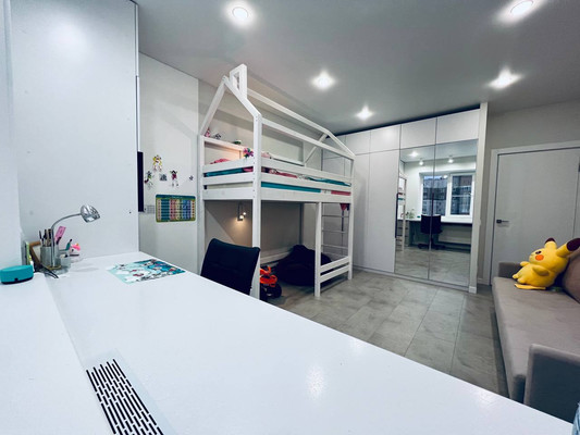 Продам трехкомнатную (3-комн.) квартиру, Интернациональная ул, 215, Сыктывкар г