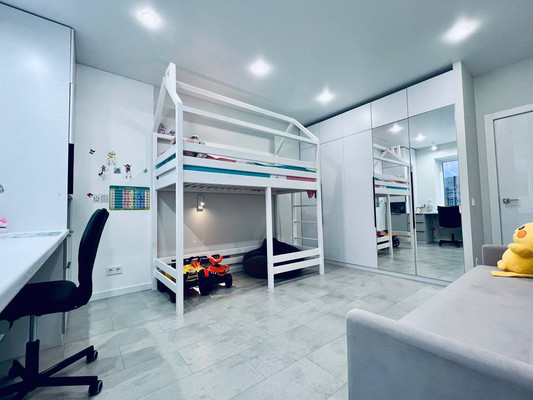 Продам трехкомнатную (3-комн.) квартиру, Интернациональная ул, 215, Сыктывкар г