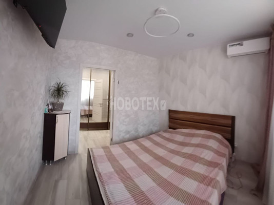 Продам двухкомнатную (2-комн.) квартиру, Объездная ул, 18Ак1, Горячий Ключ г