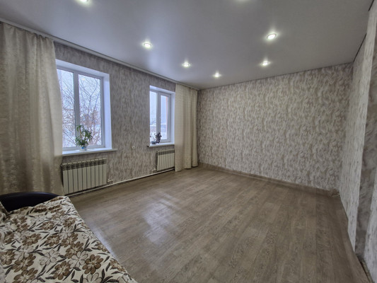 Продам двухкомнатную (2-комн.) квартиру, Кутузова ул, 75, Ишим г