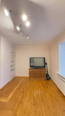 Продам однокомнатную (1-комн.) квартиру, Советская ул, 1, Сыктывкар г