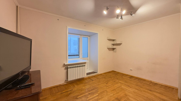 Продам однокомнатную (1-комн.) квартиру, Советская ул, 1, Сыктывкар г