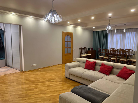 Продам многокомнатную квартиру, Жулебинский б-р, 5, Москва г