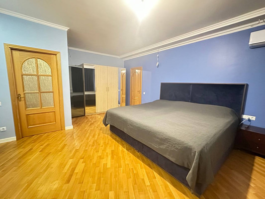 Продам многокомнатную квартиру, Жулебинский б-р, 5, Москва г