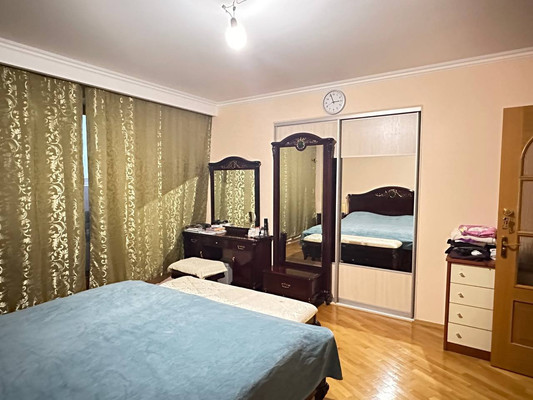 Продам многокомнатную квартиру, Жулебинский б-р, 5, Москва г