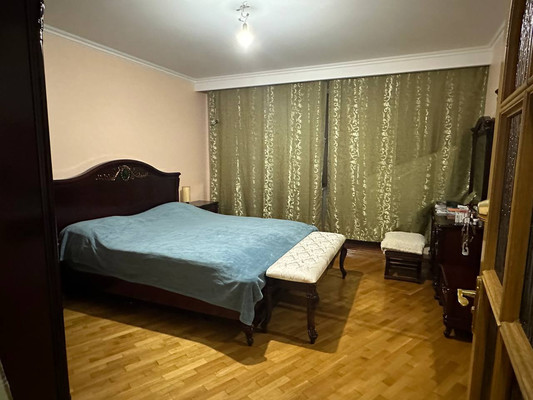 Продам многокомнатную квартиру, Жулебинский б-р, 5, Москва г