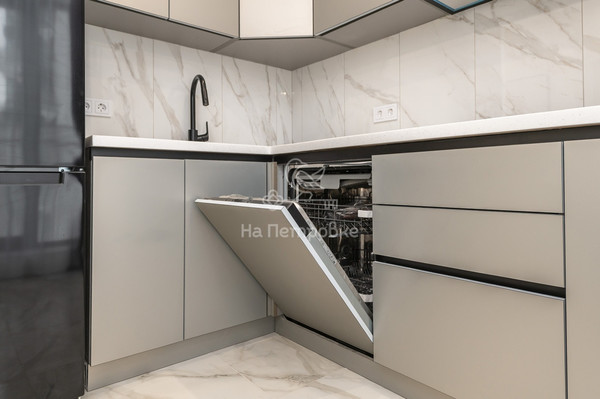 Продам однокомнатную (1-комн.) квартиру, Народного Ополчения ул, 15к2, Москва г