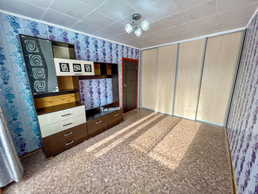 Продам трехкомнатную (3-комн.) квартиру, Гагарина ул, 11, Эльбан рп