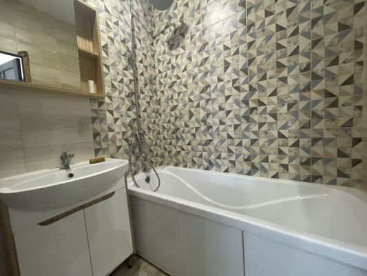 Продам трехкомнатную (3-комн.) квартиру, Магнитогорская ул, 1А, Ростов-на-Дону г