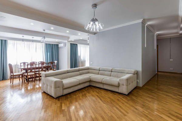 Продам многокомнатную квартиру, Жулебинский б-р, 5, Москва г