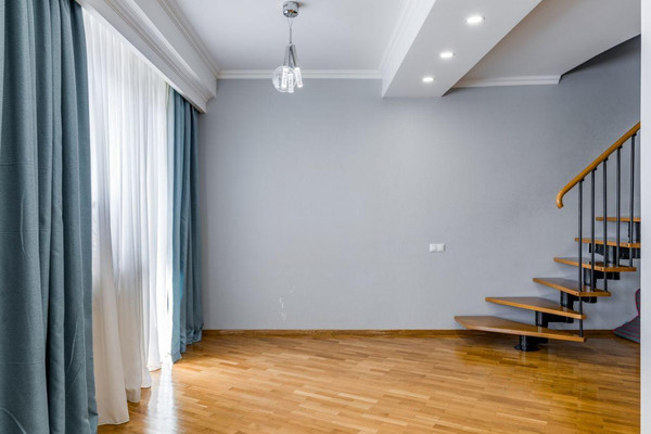 Продам многокомнатную квартиру, Жулебинский б-р, 5, Москва г