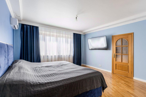 Продам многокомнатную квартиру, Жулебинский б-р, 5, Москва г