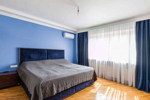 Продам многокомнатную квартиру, Жулебинский б-р, 5, Москва г