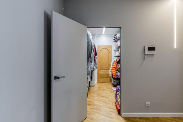 Продам многокомнатную квартиру, Жулебинский б-р, 5, Москва г