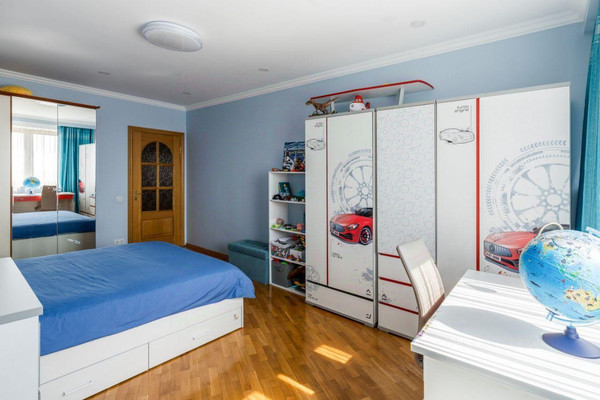 Продам многокомнатную квартиру, Жулебинский б-р, 5, Москва г