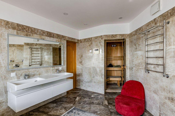 Продам многокомнатную квартиру, Жулебинский б-р, 5, Москва г