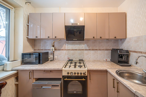 Продам трехкомнатную (3-комн.) квартиру, Якуба Коласа проезд, 3, Пермь г